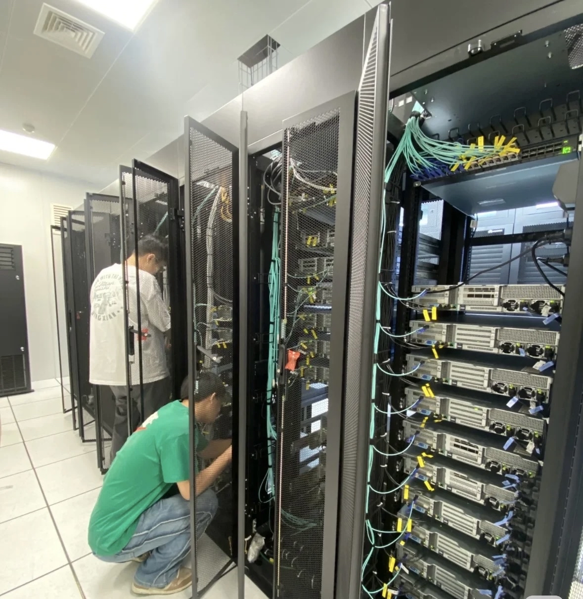 智慧医疗新基石 医院机房项目建设完成，为医疗行业保驾护航